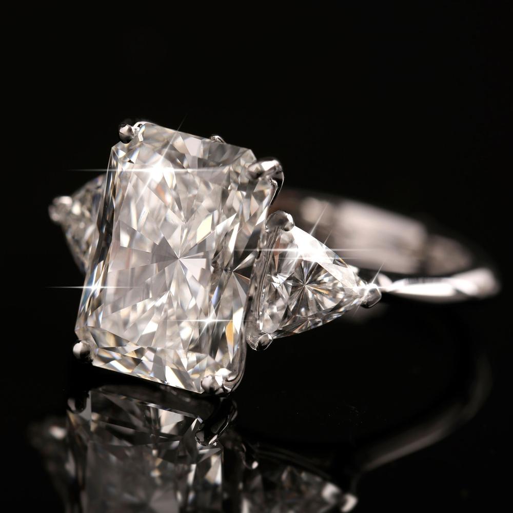 18ct White Gold Real Diamond Lab-Grown Radiant Cut Trillion