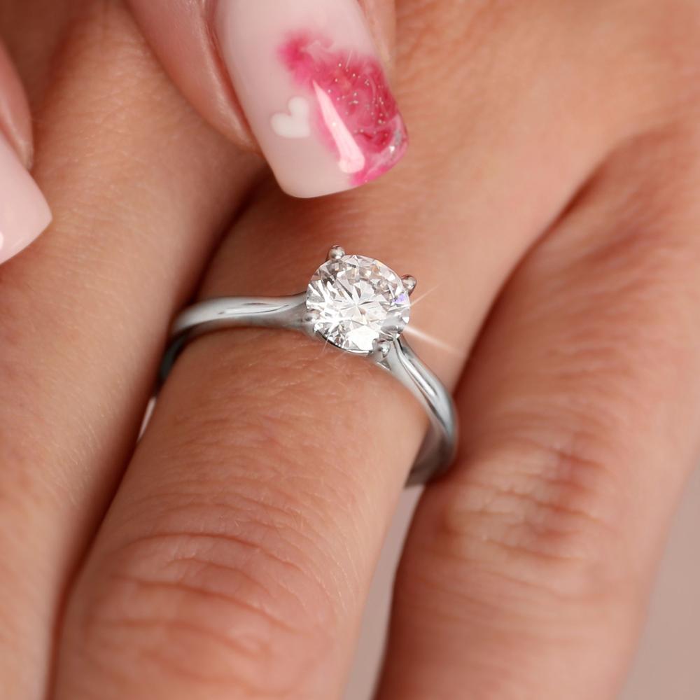 Diamond Ring How To Spot Real Diamond From Fake How Can You Tell - Main Image
