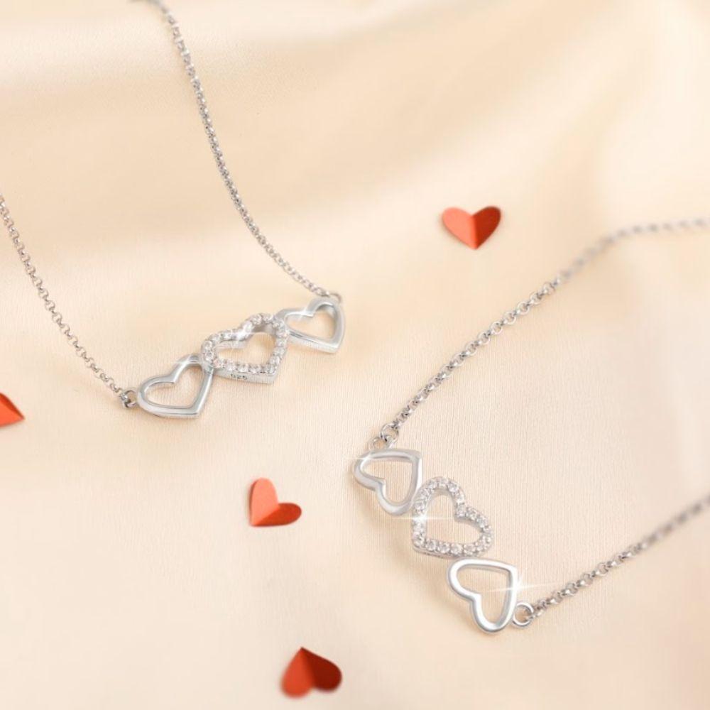 アクセサリー RILY Three Hearts Necklace Silver アクセサリー RILY Three Hearts Necklace Silver Amazon.com