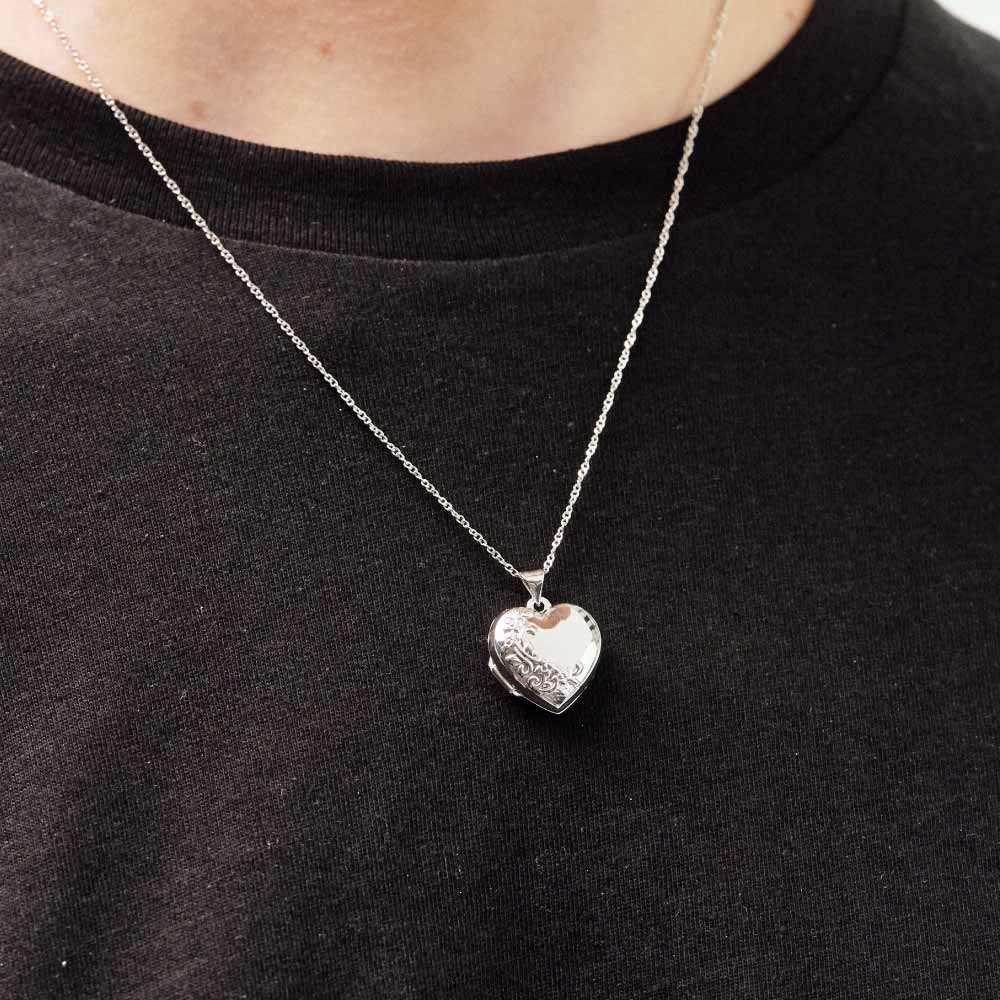 Warren James heart necklace in for £15.00 for sale | Shpock