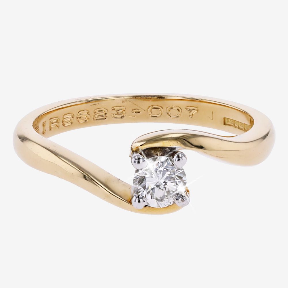 Second Hand 18ct Gold Diamond Crossover Solitaire Ring .33ct Approx